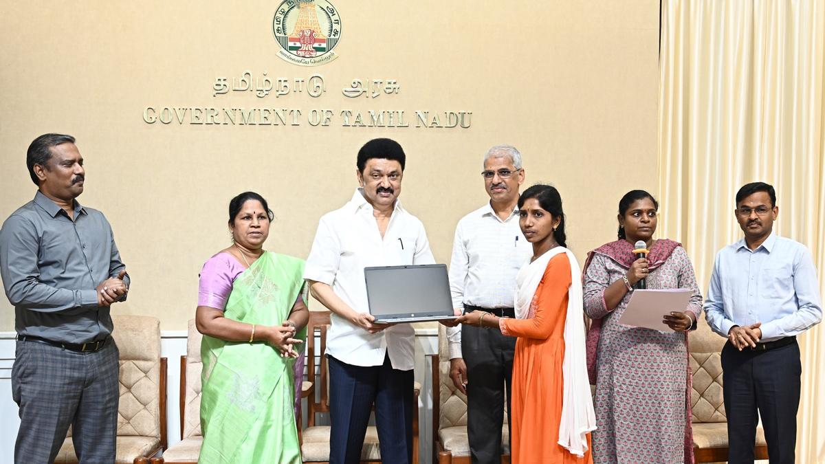 Stalin inaugurates over 950 classrooms, science labs in schools