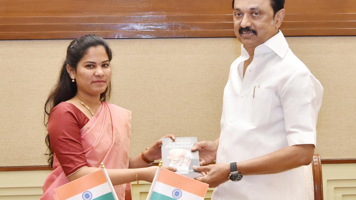 CM felicitates Chennai Mayor Priya