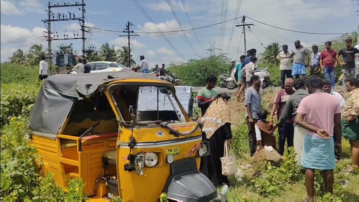 Woman killed as autorickshaw overturns near Gudiyatham