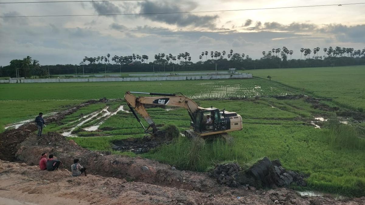 Water users’ association protests destruction of standing paddy crops for erection of HT power line in Bahour