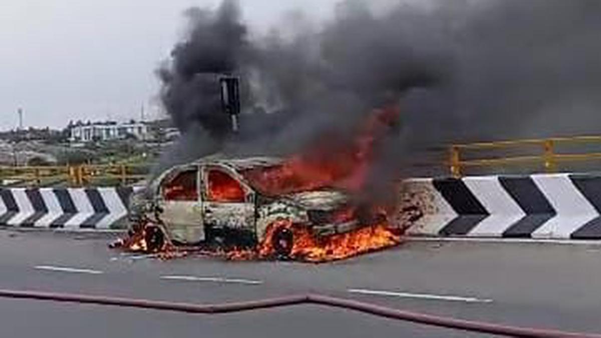 Car catches fire on Chennai-Bengaluru highway near Vaniyambadi