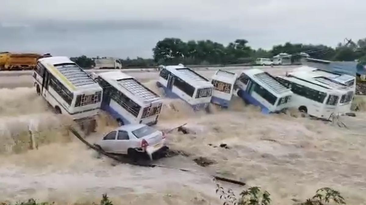 Tamil Nadu rains: Widespread floods hit Uthangarai, Pochampalli in Krishnagiri