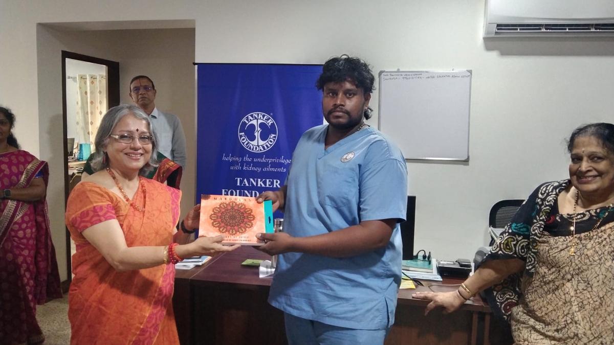 Art books donated to all dialysis units of TANKER Foundation