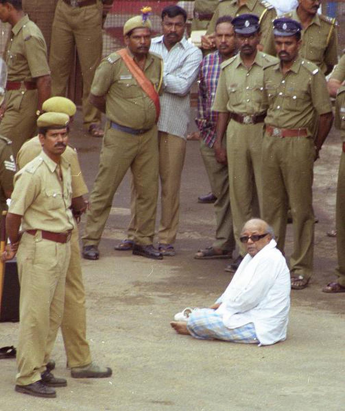 karunanidhi arrest video in sun tv