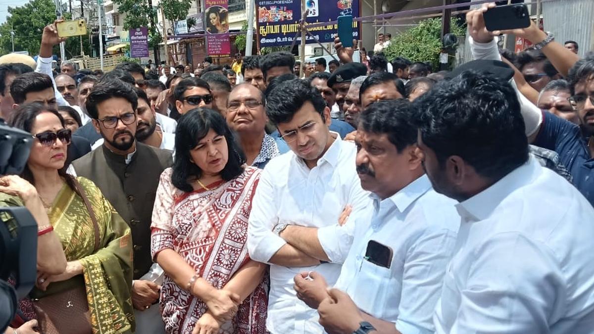 Delegation of NDA MPs demands impartial judicial probe into Karur stampede