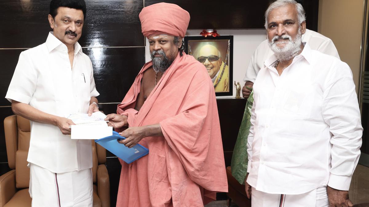 Kundrakudi Thiruvannamalai Adheenam Trust donates ₹5 lakh towards flood relief