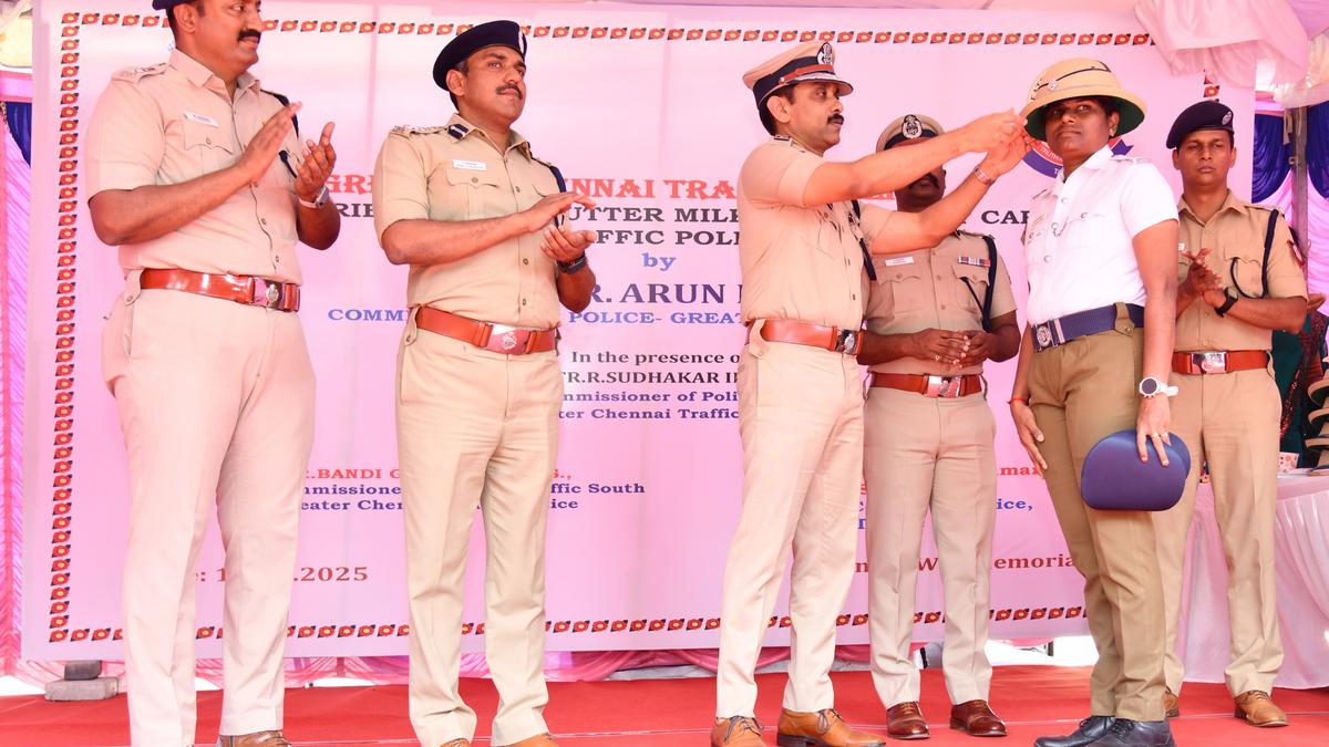 Buttermilk, pith hats distributed to traffic police personnel