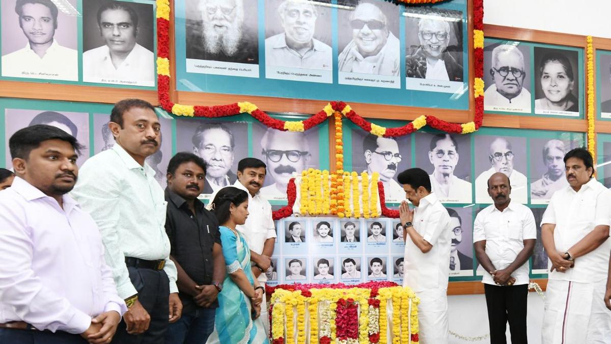 CM pays floral tributes to language martyrs