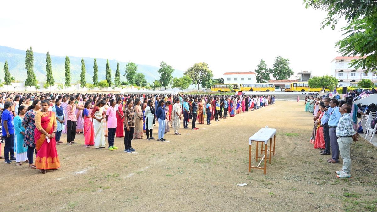 Over 3,000 students in Tirupattur mourn Karur stampede