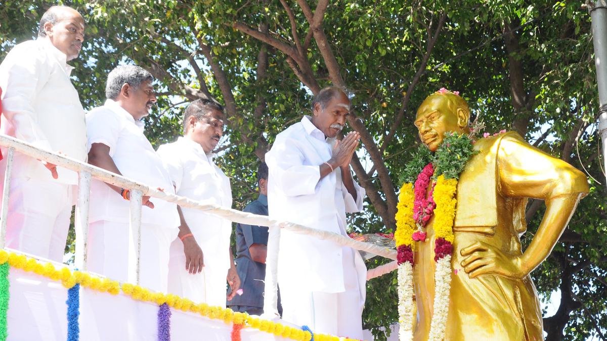 Leaders pay floral tributes to Kamaraj on his birth anniversary in Puducherry