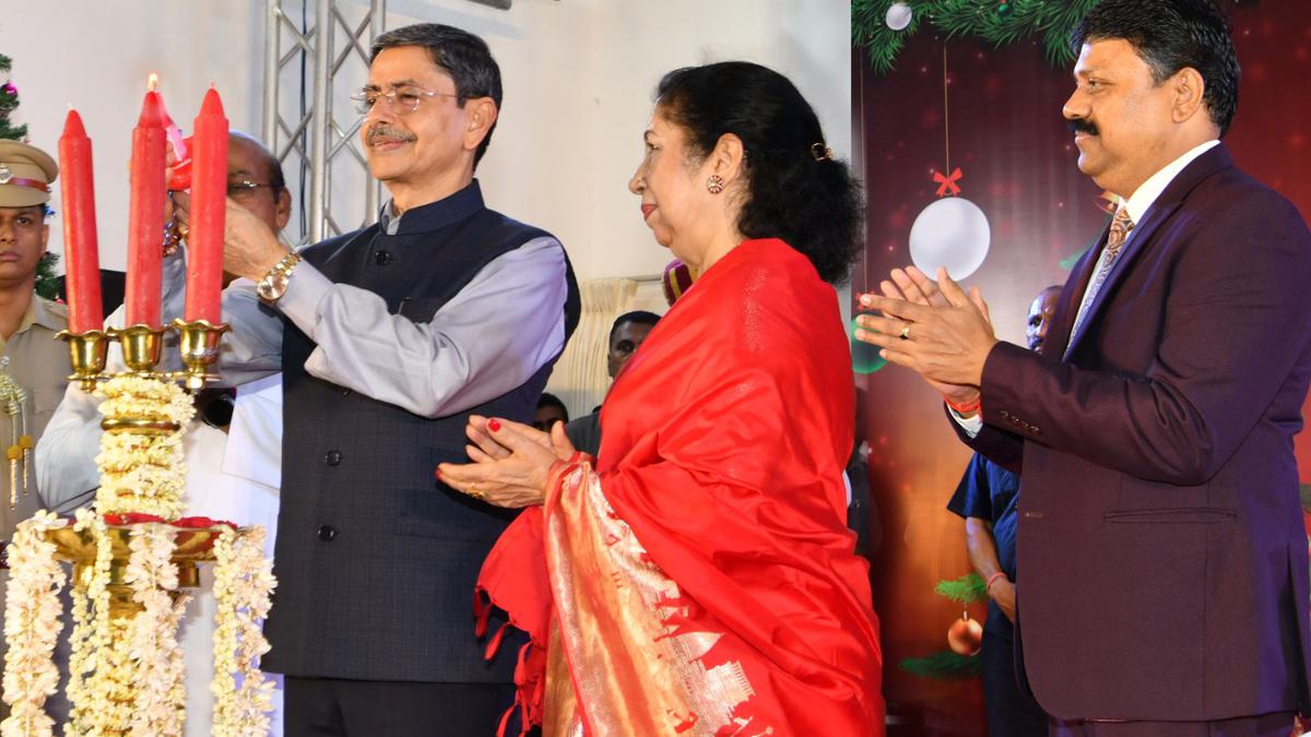 Governor hosts the Advent Christmas get-together