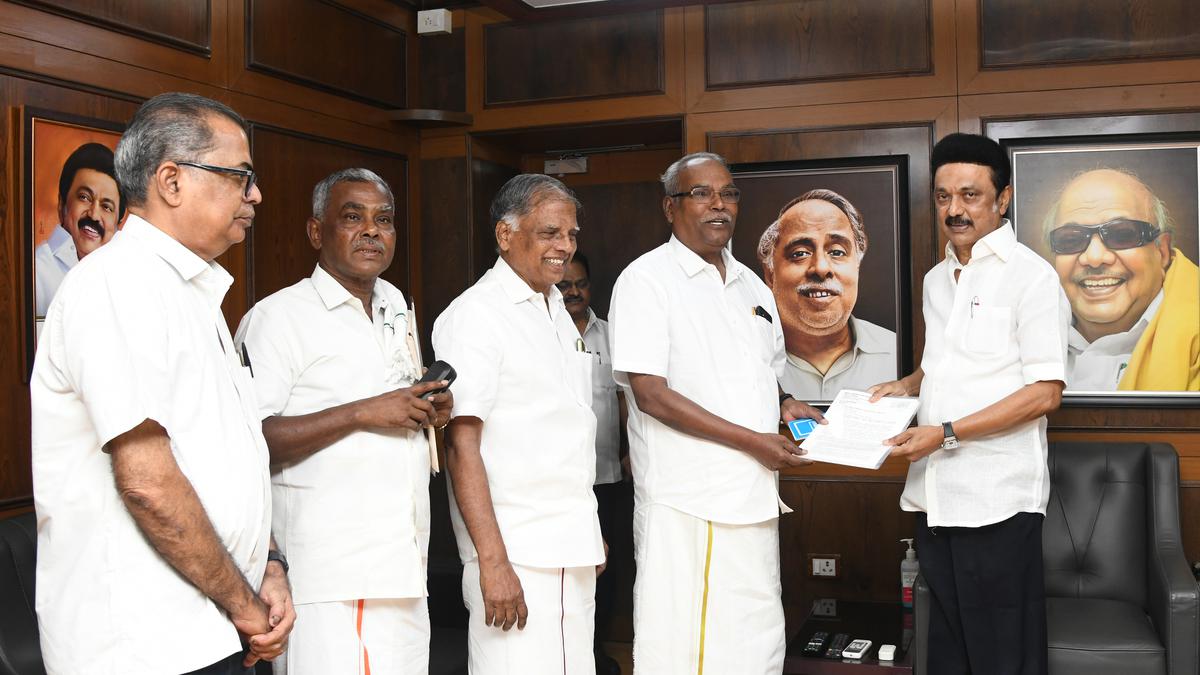 CPI(M) delegation meets Stalin, submits representation