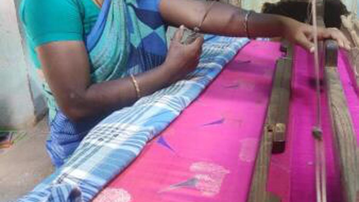 Online handloom sales spin a weaving revival in Ariyalur