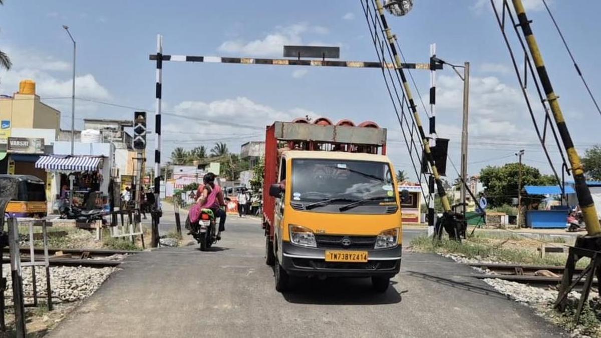 Southern Railway launches drive to ensure safety at non-interlocked level crossing gates