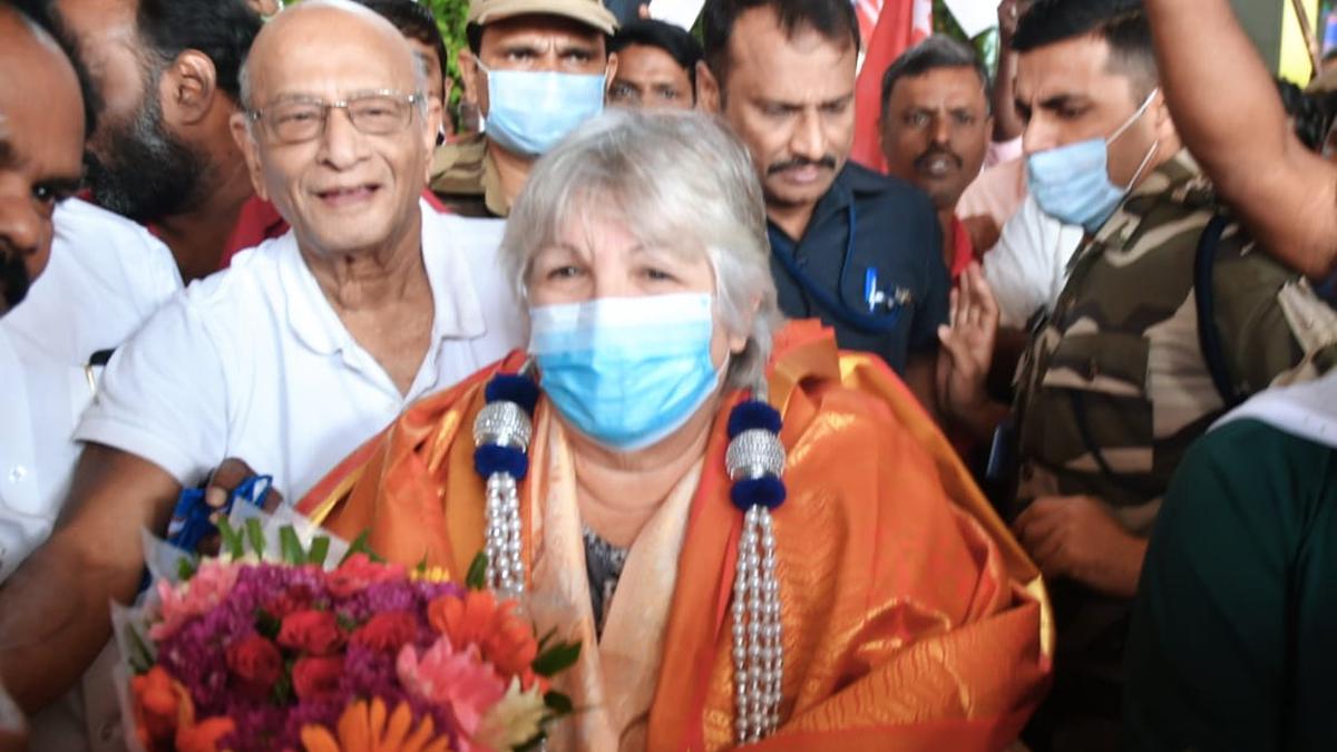 Che Guevara’s daughter in Chennai | CPI (M) gives a rousing welcome
