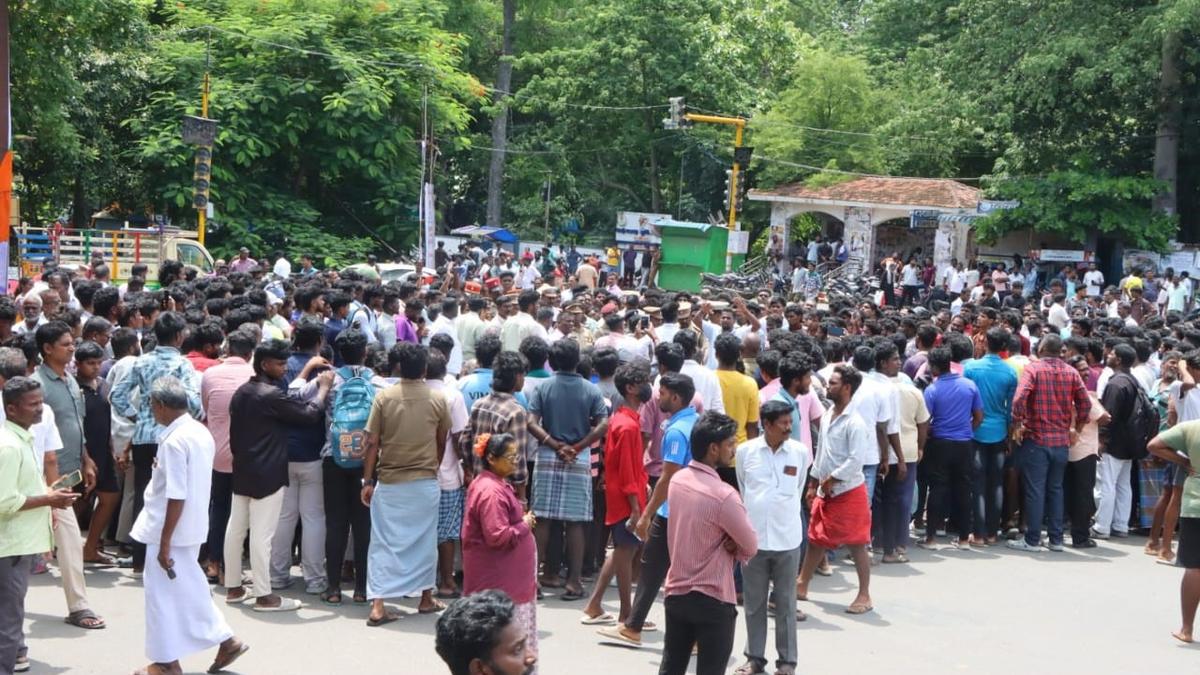Residents block road after college student killed in accident in Puducherry