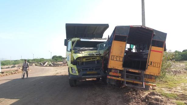 13 contract workers of Neyveli Lignite Corporation injured in vehicle collision