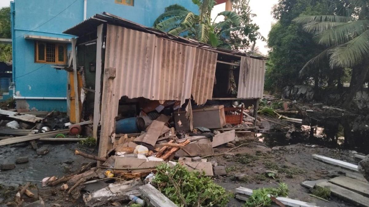 Damaged structures in floods Damaged structures in floods