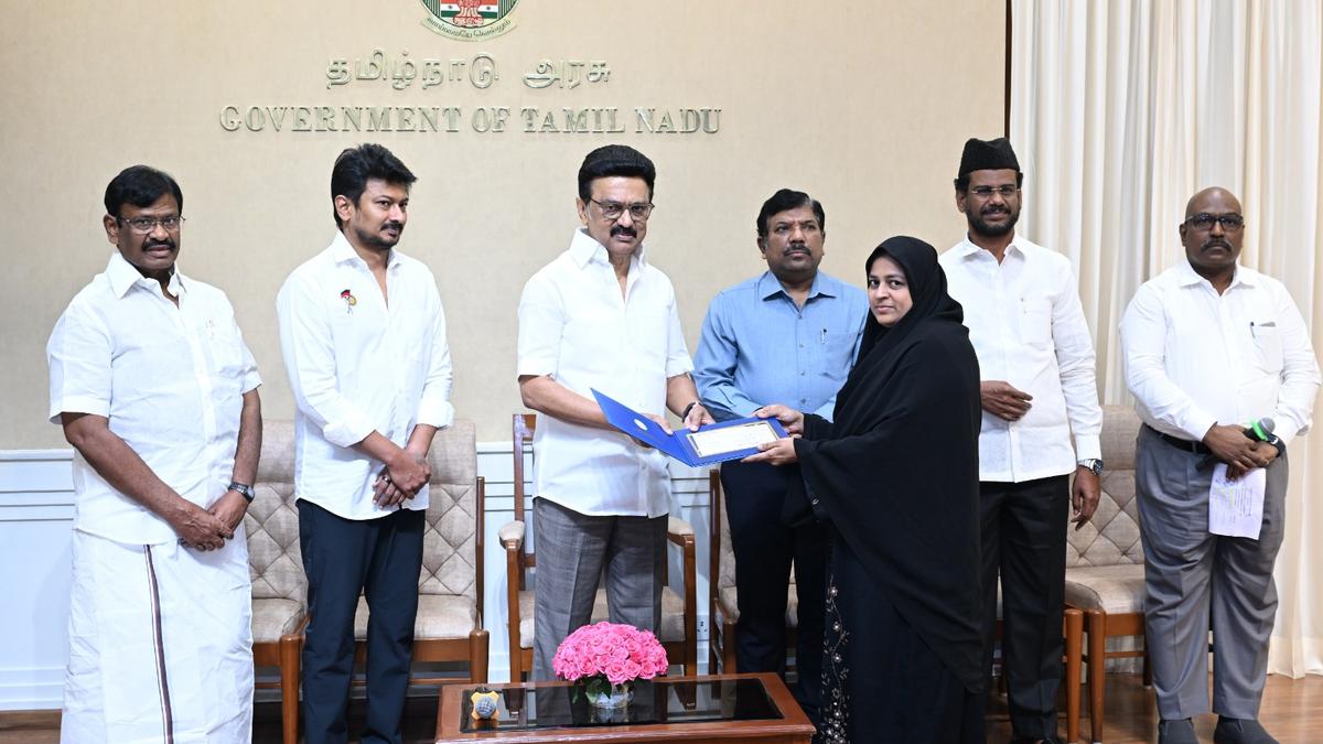 T.N. CM Stalin distributes subsidy cheques to first-time Haj pilgrims