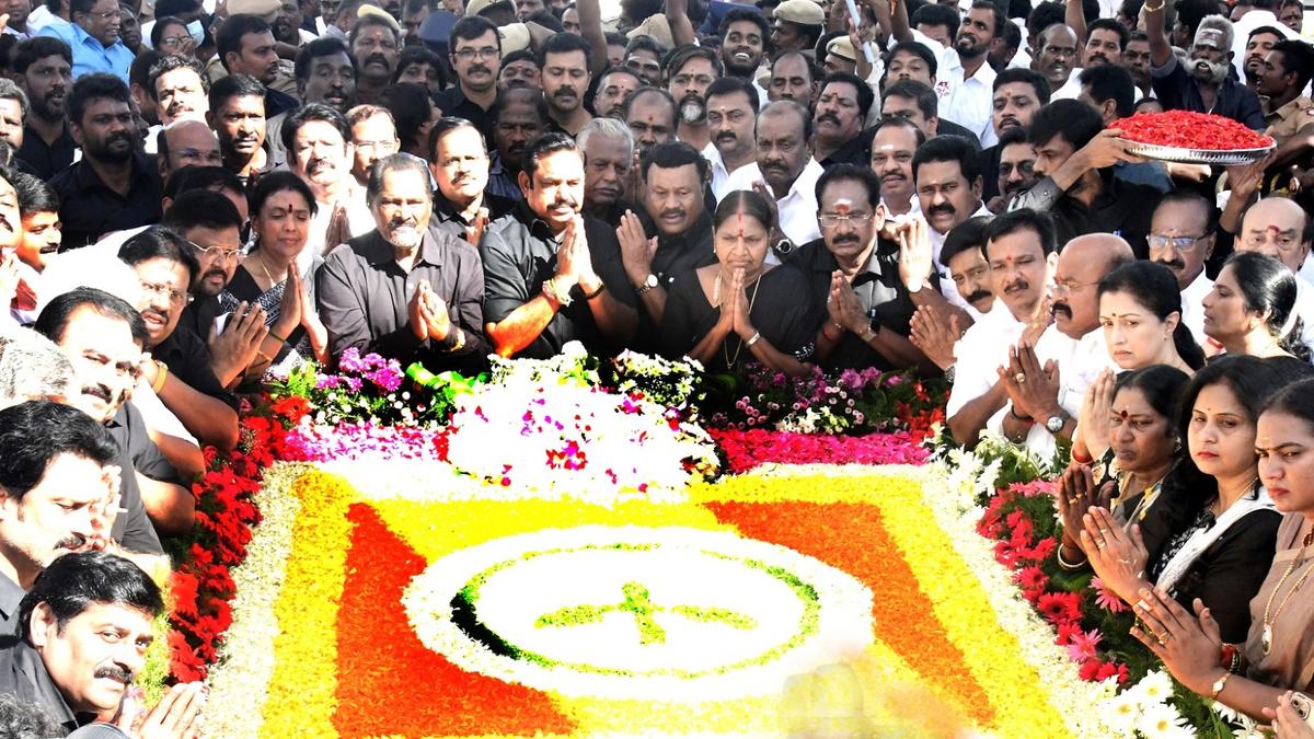 On Jayalalithaa’s death anniversary, Palaniswami vows to defeat the DMK government