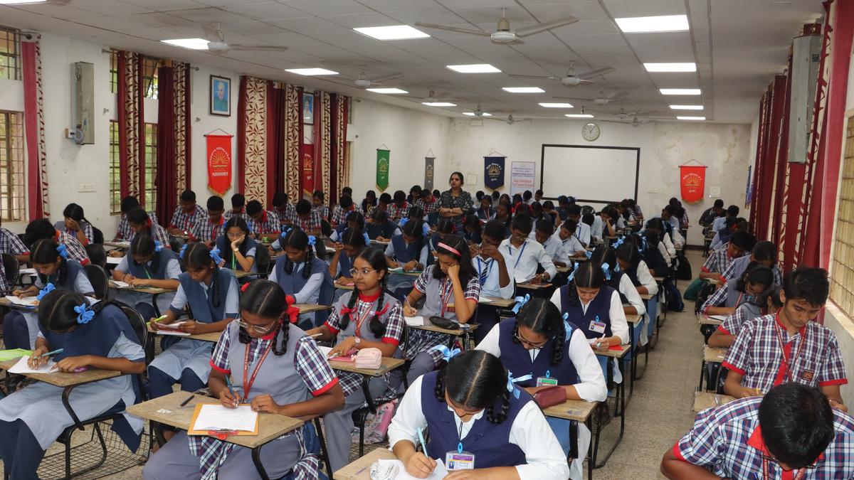 Girl students top quiz contest held as part of Parakram Diwas celebrations