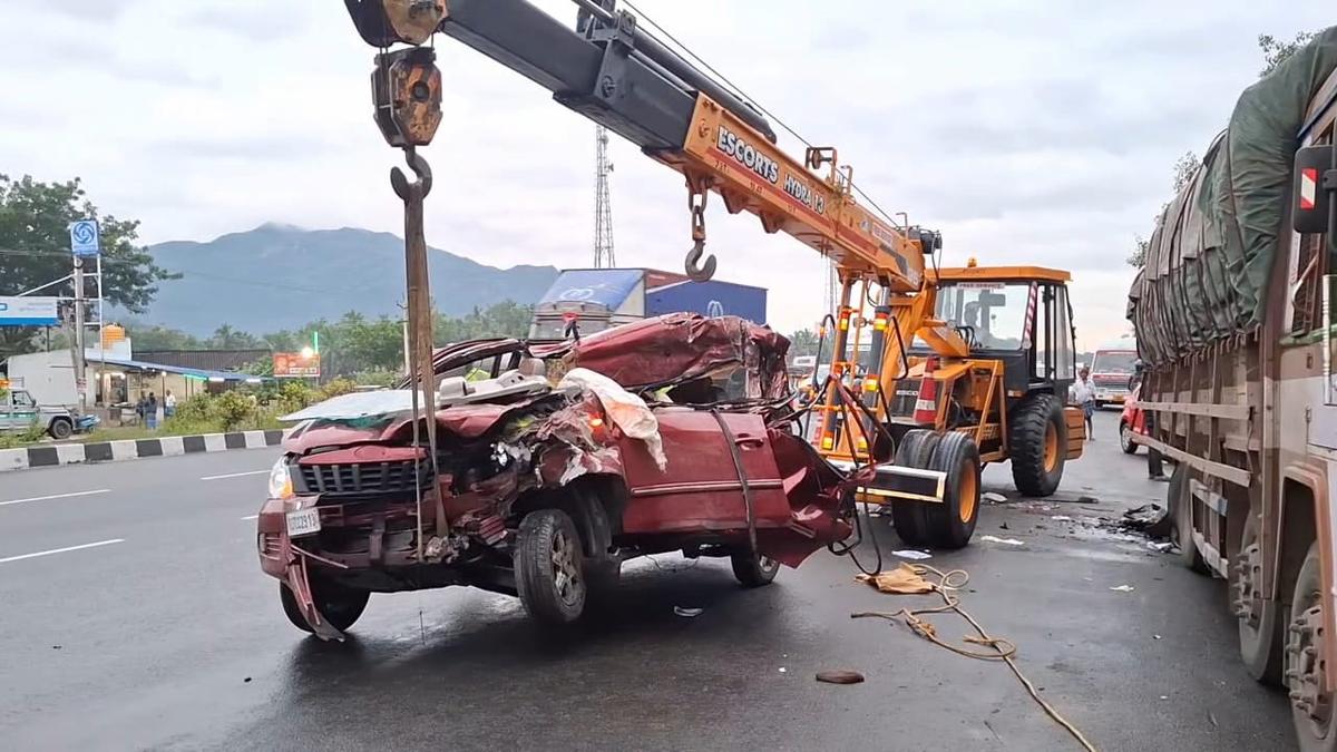 Two persons killed in road accident near Ambur on Chennai - Bengaluru Highway