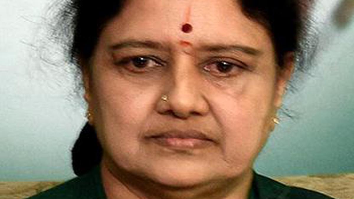 Sasikala gave ₹237 crore in demonetised notes as loan to govt. contractor: I-T dept.