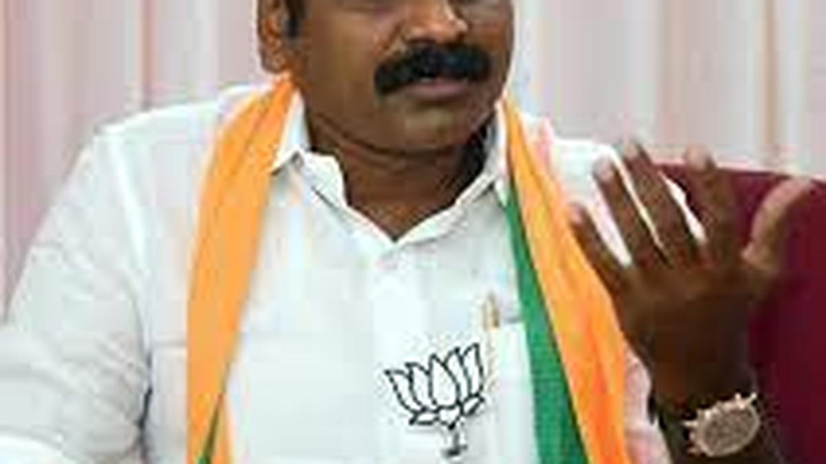 Landslip blocks Union Minister’s car for over an hour near Kallar in Coimbatore