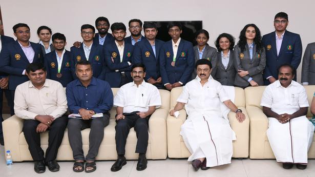 Stalin hands over cheques for ₹1 crore each to medal-winning Indian chess teams