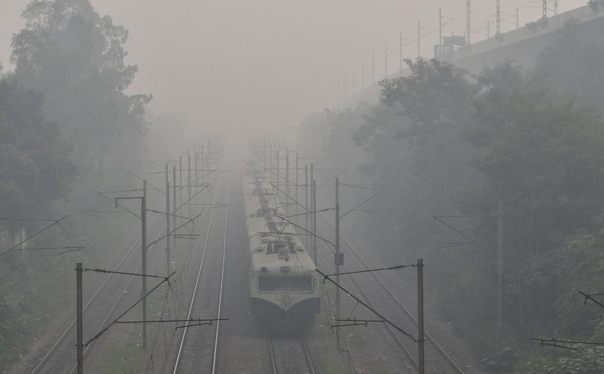 Delhi's air quality ‘severe'; minimum temperature settles at 16.5 degrees Celsius