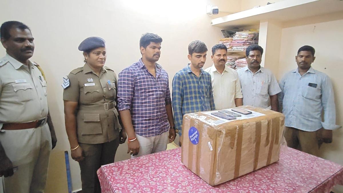 Man held for selling 11,000 narcotic tablets online