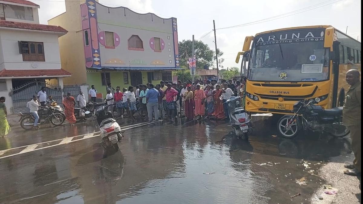 Tiruvannamalai Sewage Protest Blocks Road Near Collectorate