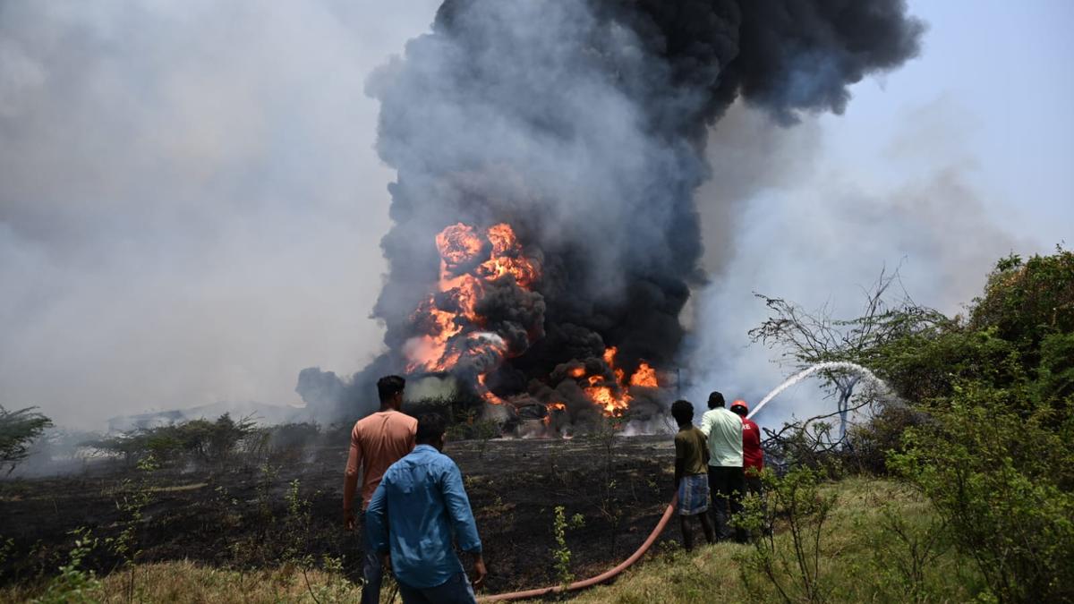 Major fire at oil godown in Manali