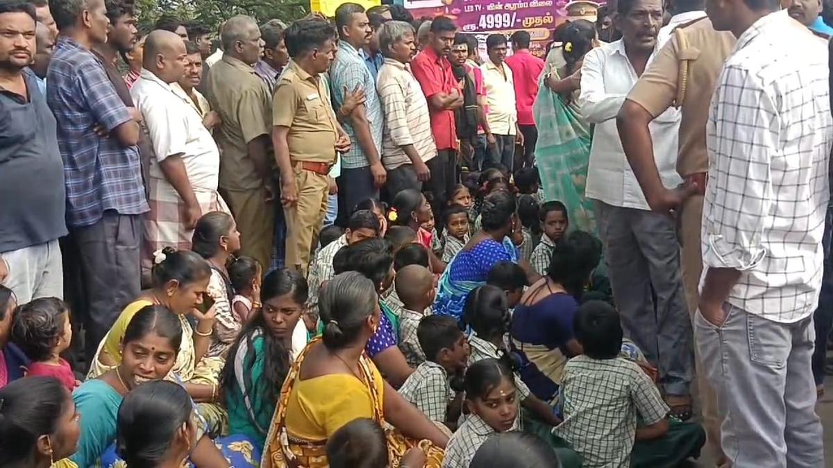 Residents block key stretch, demand new classrooms at Government Primary School near Ambur