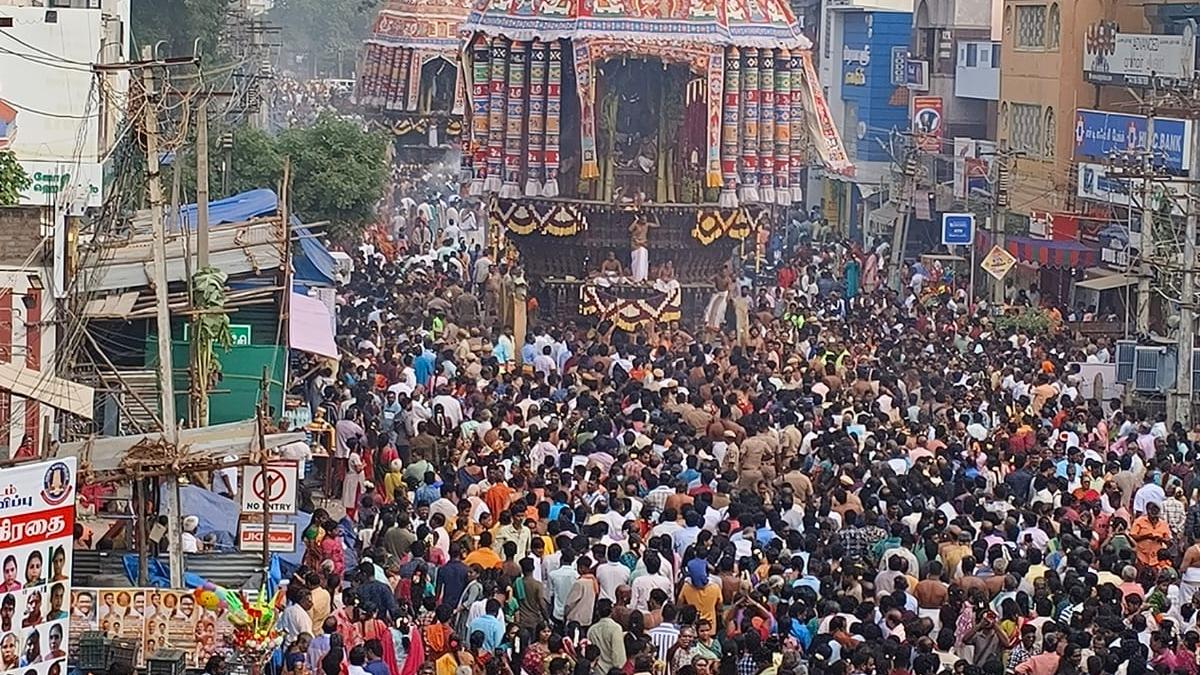 Thousands of devotees throng Chidambaram to take part in car festival of Natarajar temple