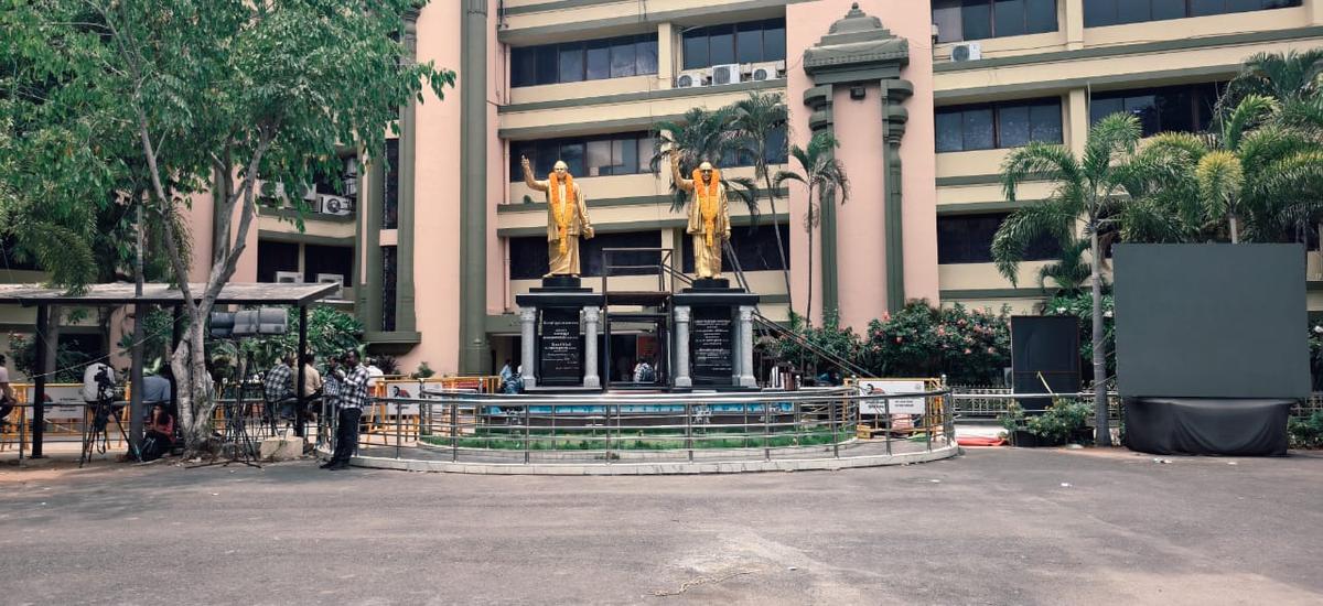 Watch: Gloom at the DMK HQ; pandal, stage arrangements removed