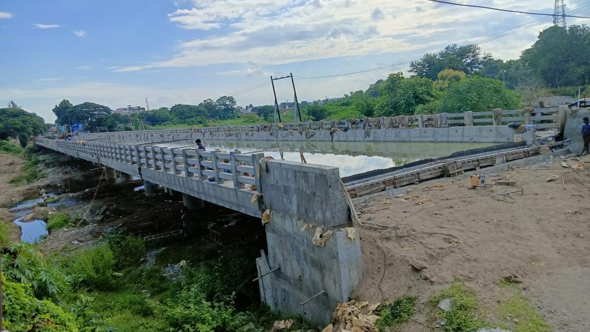 Encroachments demolished to complete new bridge across Kamadalam river near Arani