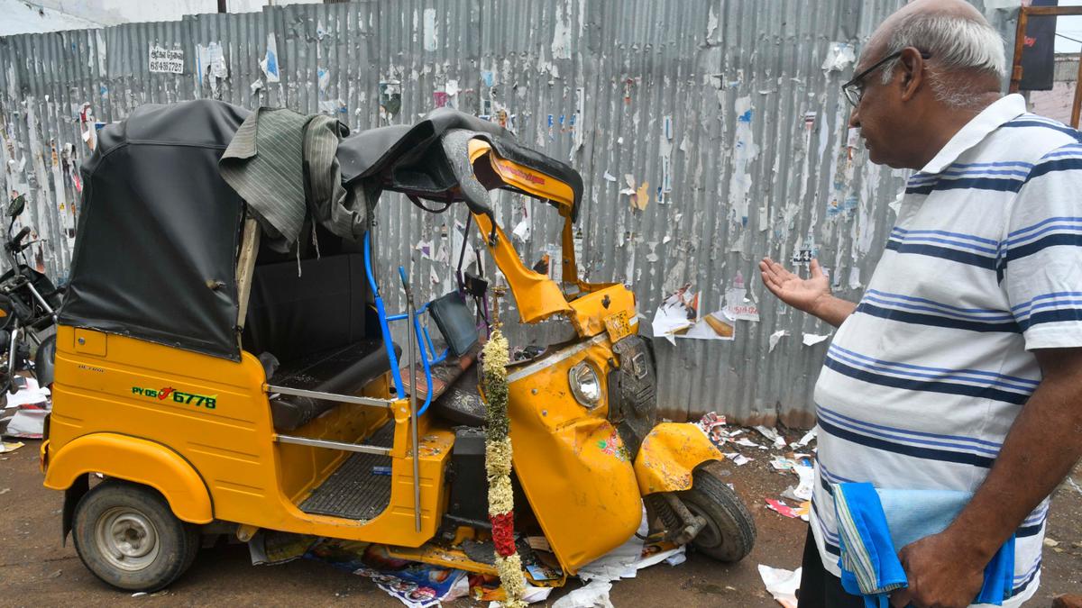 Eight children injured in accident while on their way to school in Puducherry