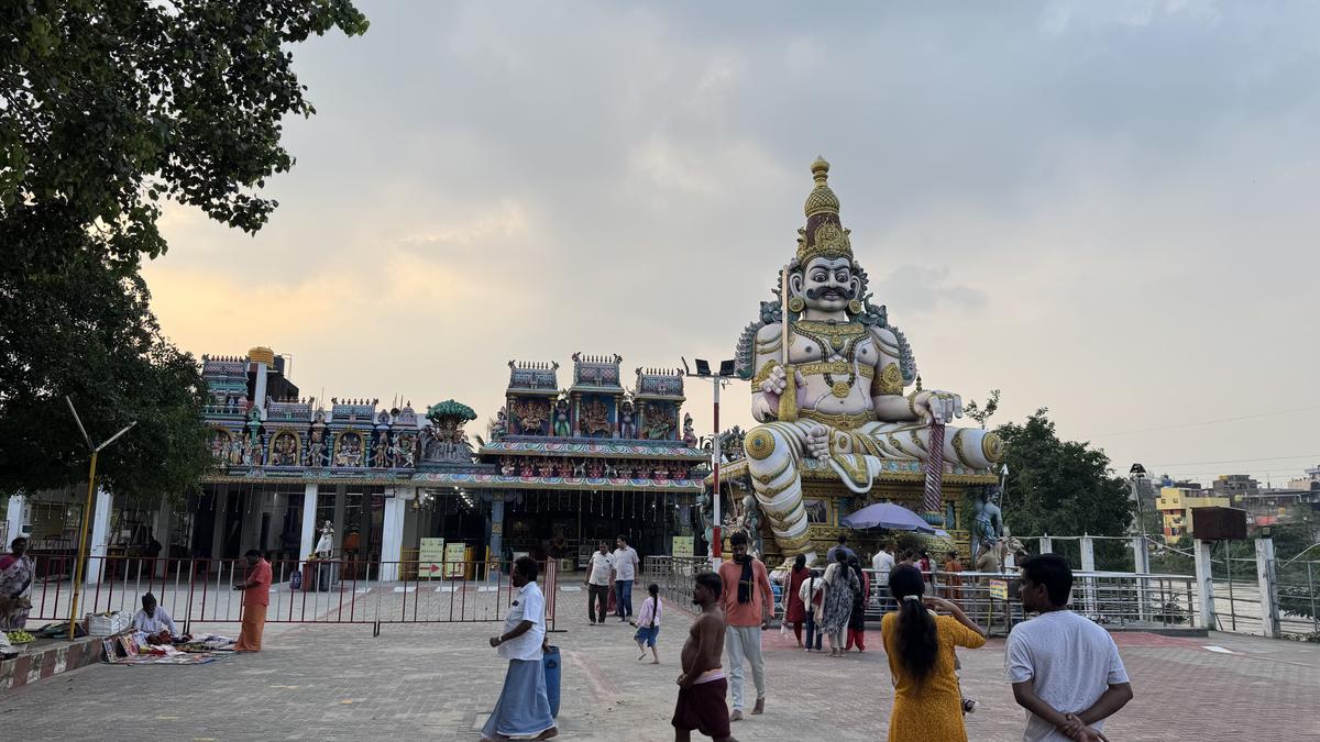 Charming temple by the banks of Adyar — the Aathu Muniswaran story