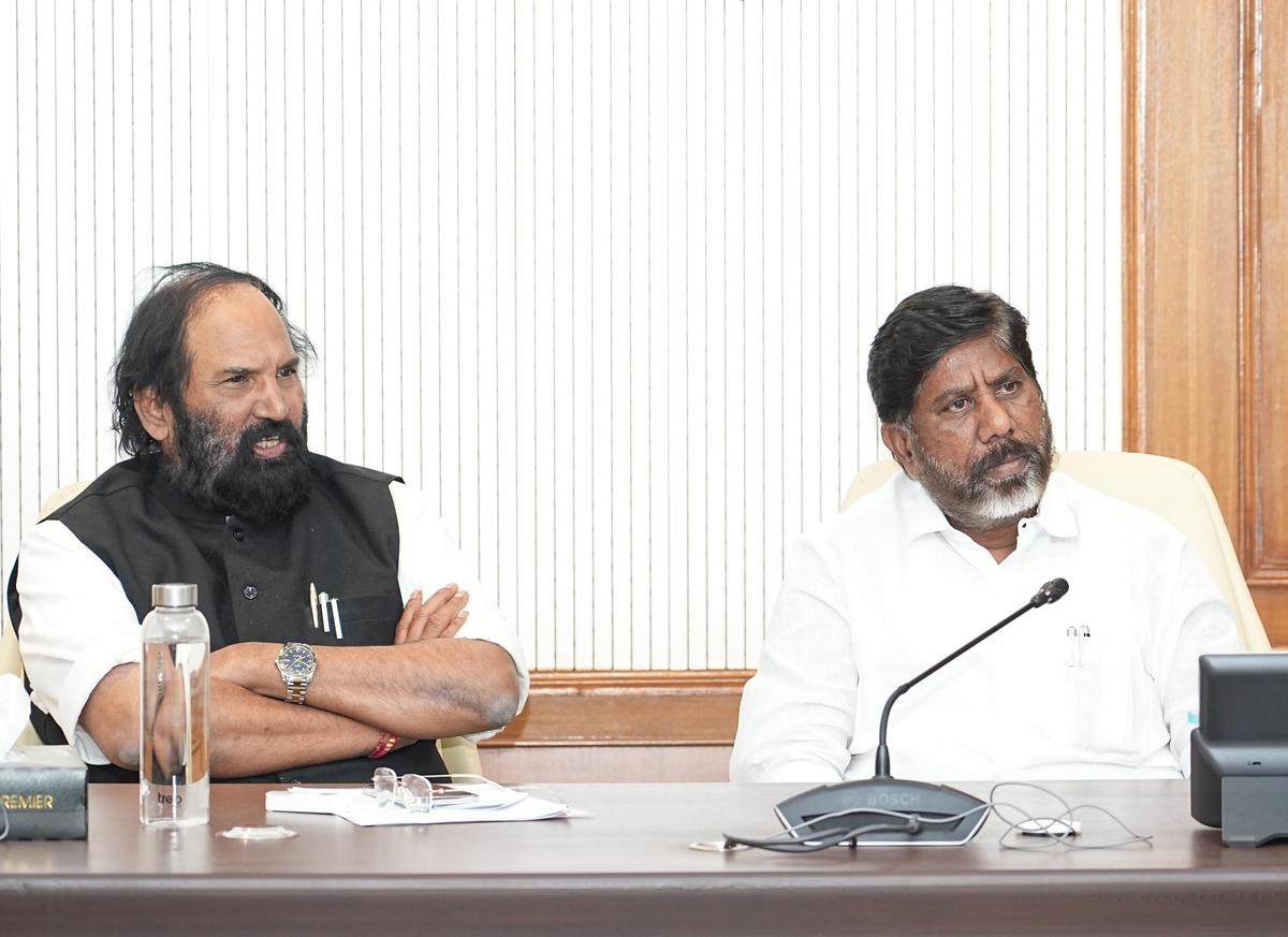 Ministers N. Uttam Kumar Reddy and M. Bhatti Vikramarka holding a meeting with Irrigation and Singareni officials in Hyderabad on Thursday night.