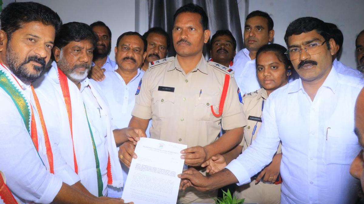 Congress lodges police complaint seeking inquiry into defection of 12 MLAs to TRS; seeks clubbing of MLA poaching case with it