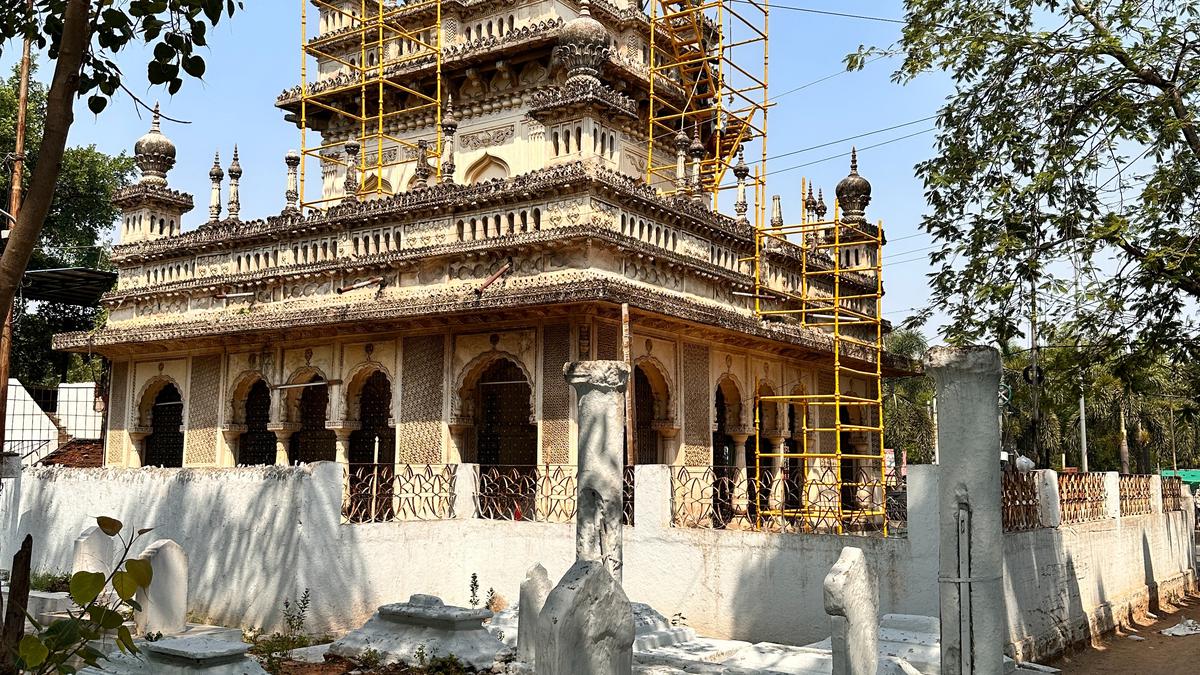 Conservation work begins on landmark tomb of the city