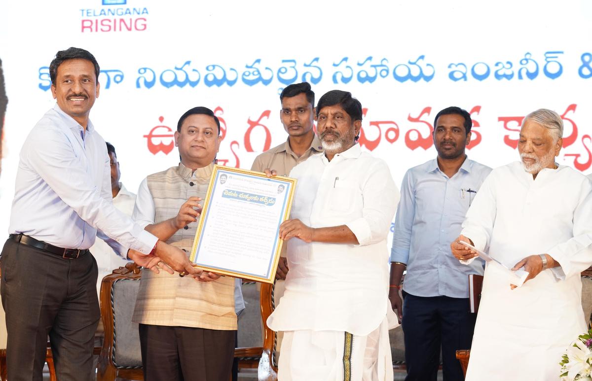 Deputy CM Mallu Bhatti Vikramarka unveiling a logo for SCCL training programme in Hyderabad on Monday.