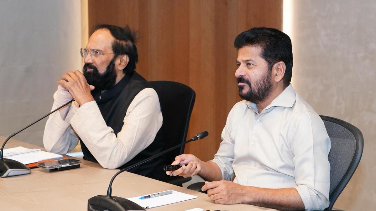 CM asks Uttam to write to Kishan Reddy on Tummidihatti barrage