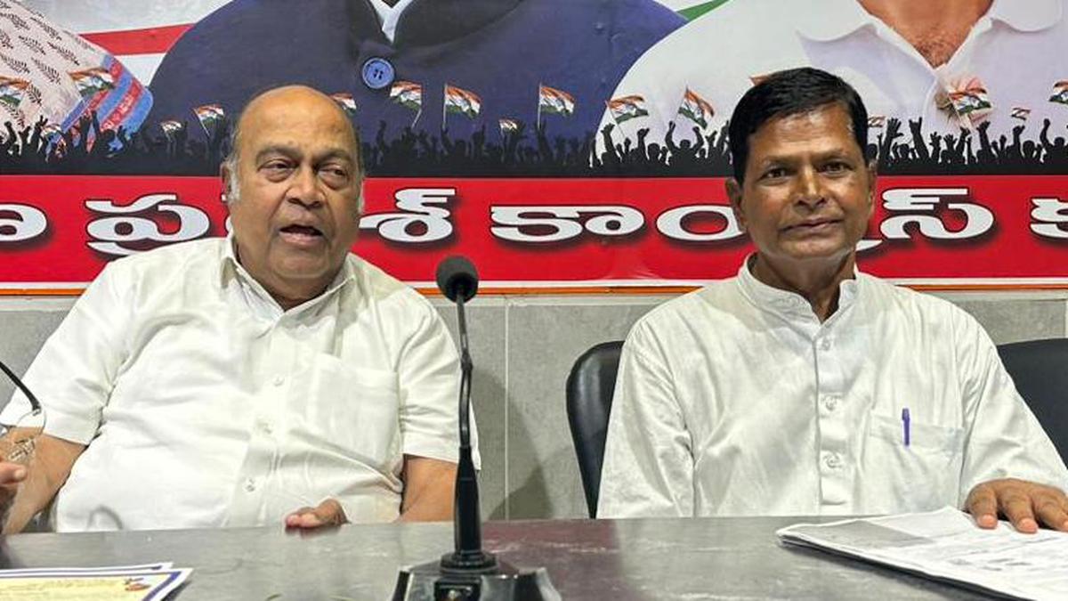 Why is KCR misleading people on PRLIS when just one out of 31 pumps is ready, asks Nagam