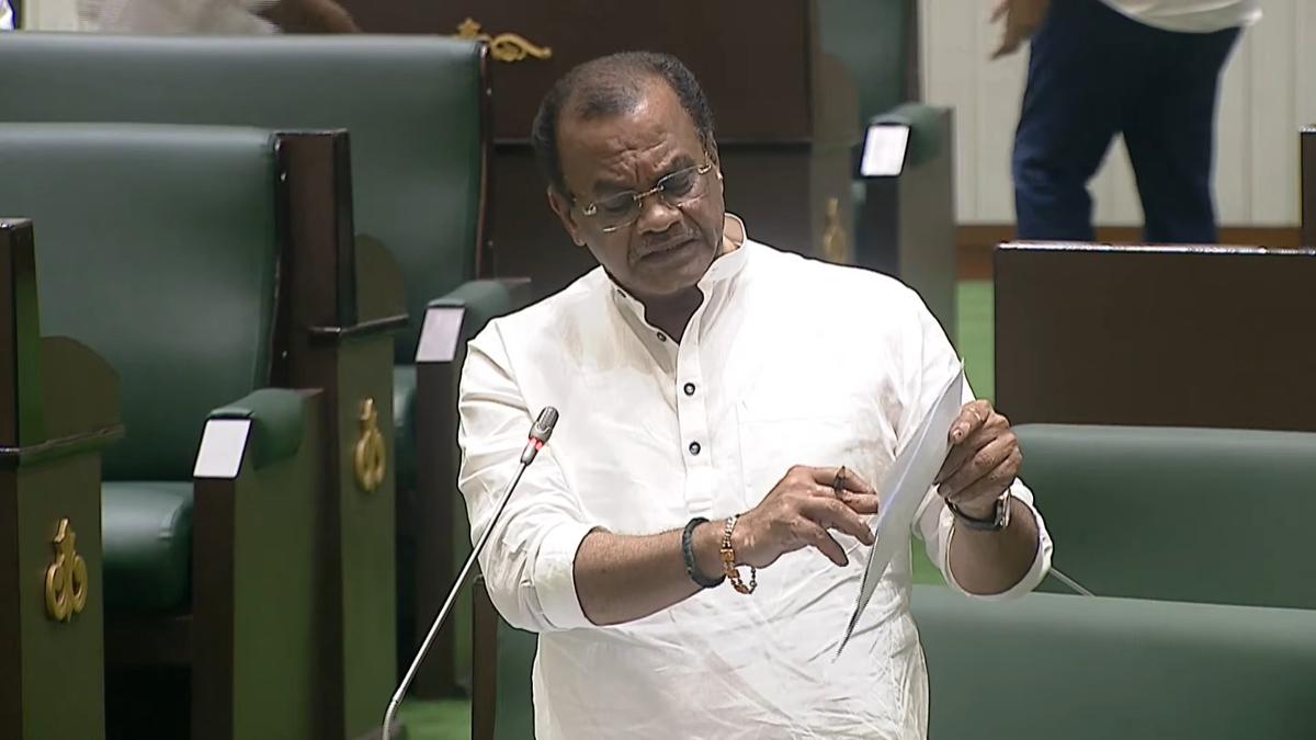 Govt preparing report on 5.5 km double-decker elevated corridor from Panama Godowns to Hayatnagar: R&B Minister Komatireddy