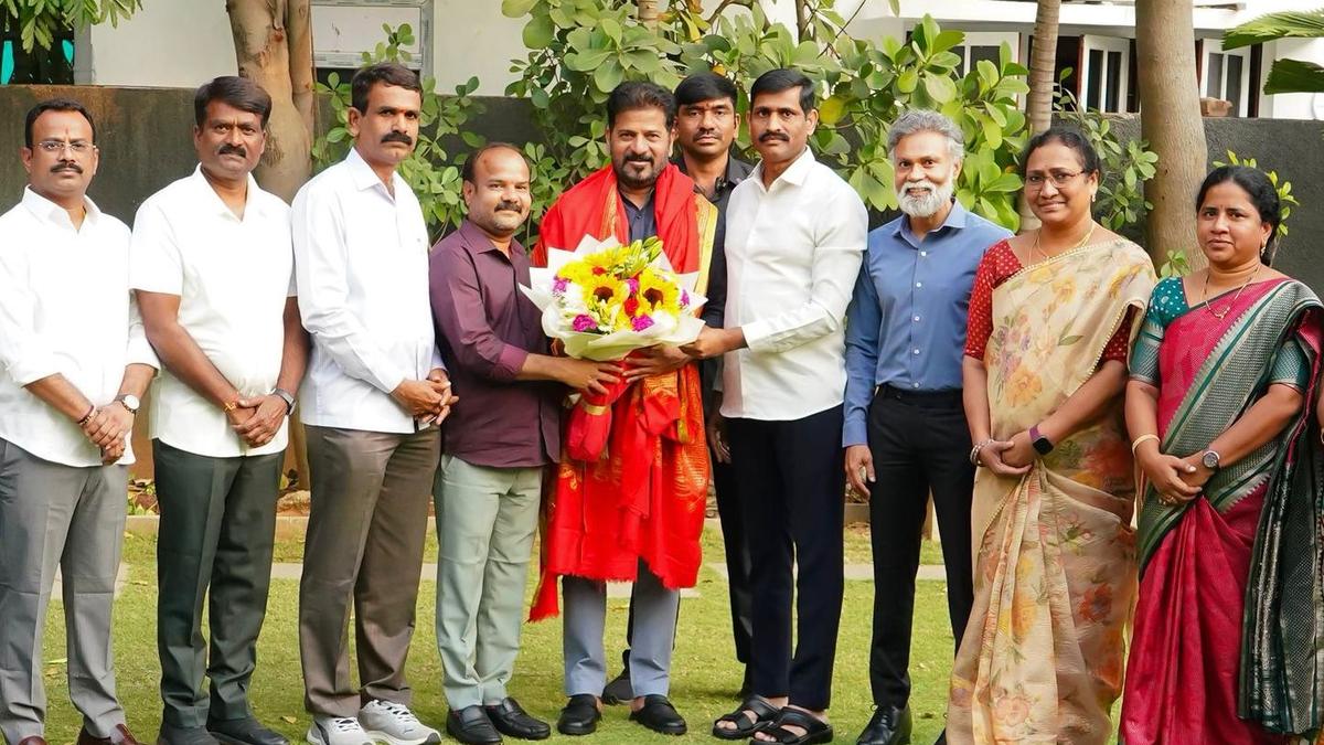 Employee unions thank CM for insurance and health schemes