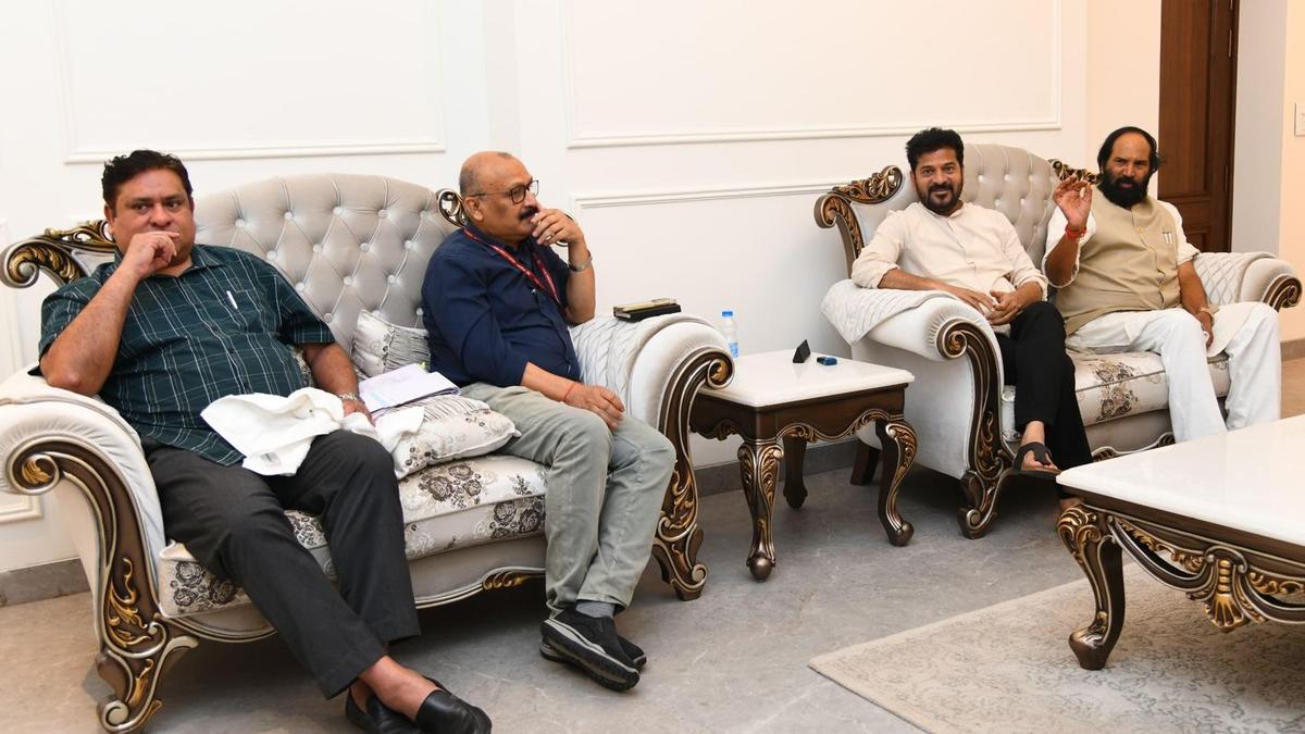 Telangana CM reviews Medigadda issue at Delhi