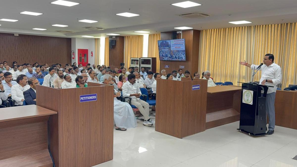 Congress defends Farmer Discom proposal