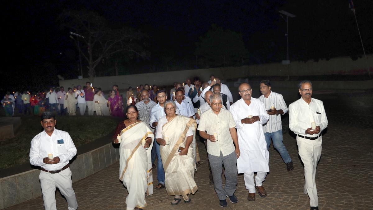 Prakash Ambedkar inaugurates Dhamma Deepotsavam
at Buddhavanam in Nagarjunasagar